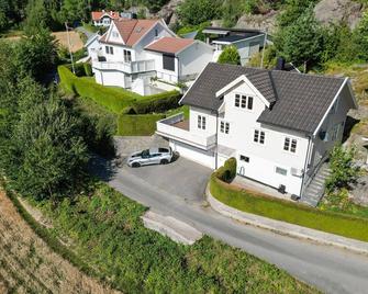 3 Bedroom Beautiful Home In Fevik - Fevik - Edificio