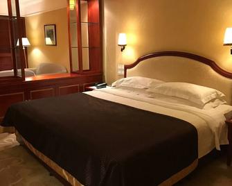 King Wing Hot Spring International Hotel - Beijing - Bedroom