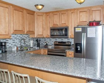 E104 · Winterplace Ski in Ski out condo First floor! E104 - Ghent - Kitchen