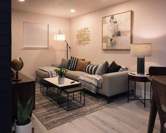 Shares Loft Luxury Apt - New! - Rockledge - Living room