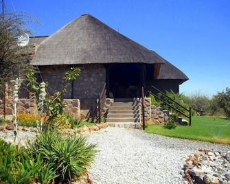 Mondjila Safari Camp - Okaukuejo - Lobby