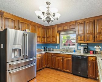 Spacious 5-bedroom with relaxing sunroom! - Athens - Küche