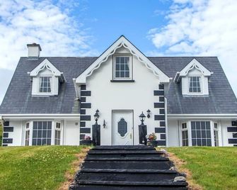 3 bedroom house on a farm , situated on the Beara Way walking trail. - Kenmare - Budova