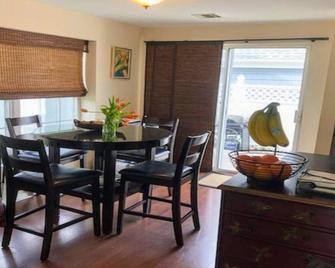 A slice of heaven in Avon by the Sea; 973 796 6806 - Avon by the Sea - Dining room
