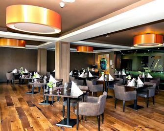 Experience Luxury and Calm at a Scenic Nature Retreat! Indoor Pool, Free Parking - Rijssen - Restaurante