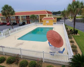 Red Roof Inn Tifton - Tifton - Pool