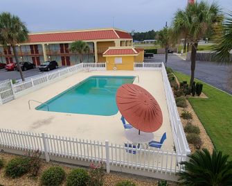 Red Roof Inn Tifton - Tifton - Uima-allas