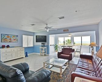 Beach Front and Walking Distance to Village - Siesta Key - Living room