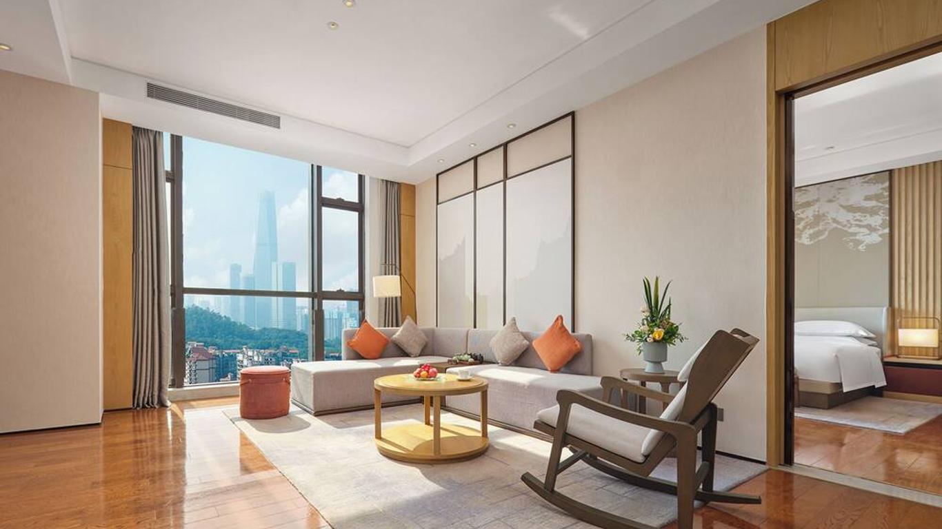 Dongcheng Internatonal Hotel - Free Shuttle Bus For Executive Rooms During The Canton Fair