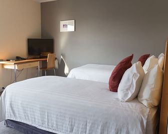 Ocean Beach Hotel - Cottesloe - Bedroom