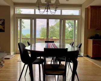 Private 5BR mt. view, pool, new hot tub, & fireplace! - Waitsfield - Jídelna