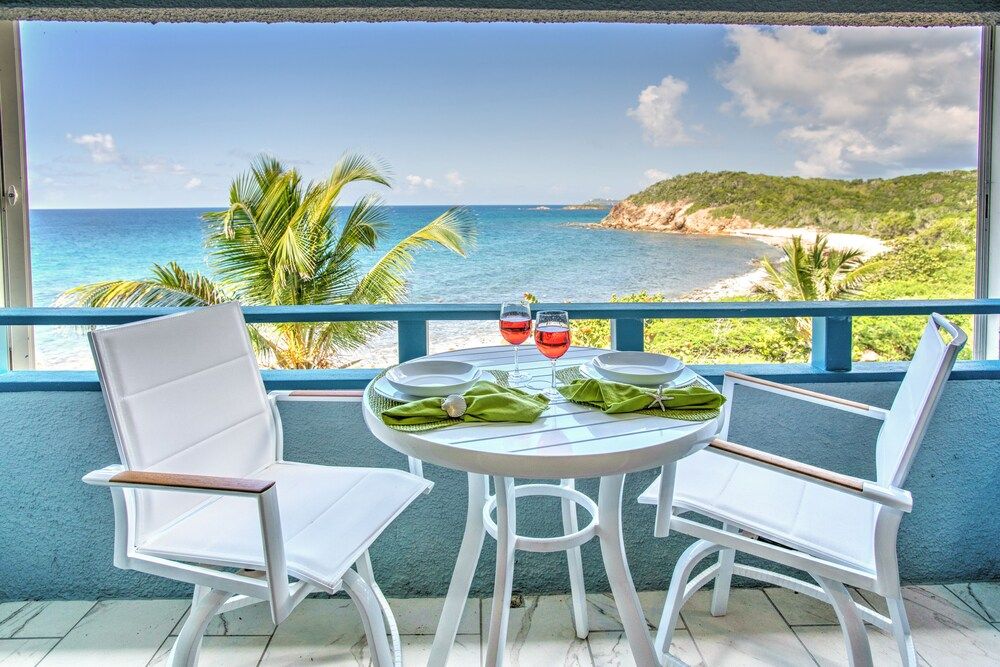 Amazing ocean view condo walking distance to Bolongo beach. - Saint Thomas Island - Balcony