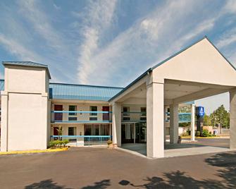 Americas Best Value Inn and Suites Clarksdale - Clarksdale - Building