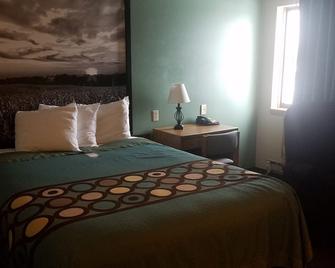 Super 8 by Wyndham Milbank SD - Milbank - Bedroom