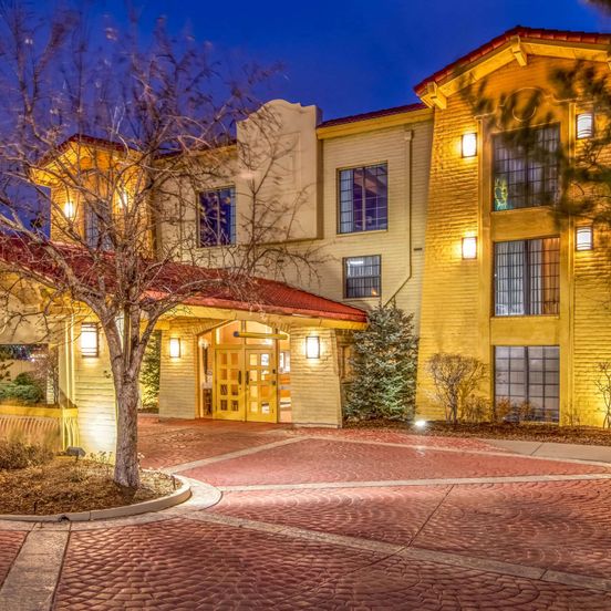 Building view of La Quinta Inn by Wyndham Colorado Springs Garden of the Gods