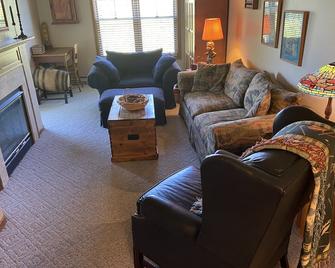 Aaa 4 Diamond, Pristine Elkhart Lake, Award Winning Spa, World Class Golf - Elkhart Lake - Sala de estar