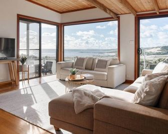 Buttons By The Beach - beach house on King Island - 킹섬 - 거실