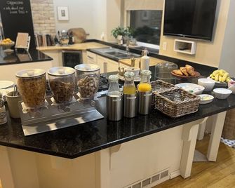 No. 5 East - Winnipeg - Buffet