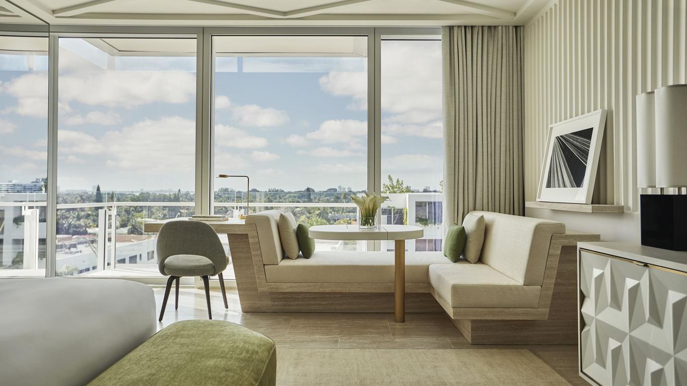 Four Seasons Hotel At The Surf Club