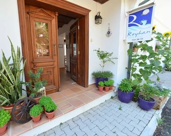 Reyhan Hotel - Karaburun