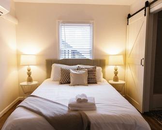 Green Oasis - Studio Apartment in Downtown Lexington - Lexington - Schlafzimmer