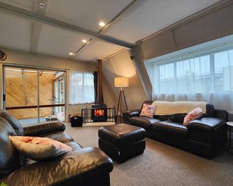 Misty Mountain on Milford - Te Anau - Living room