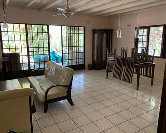 Hujung Kampung Resort - Kampung Kedawang - Living room