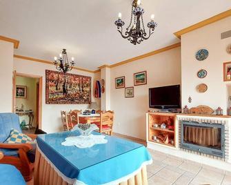 5 Bedroom Cozy Home In El Portil - El Portil - Salle à manger