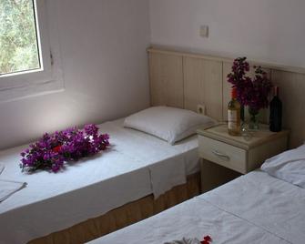 Cennet Apart - Bitez - Bedroom