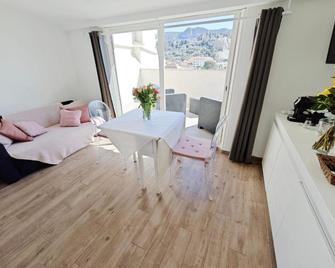 Cassis Loc - Appartement meublé - Cassis - Comedor