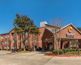 Comfort Inn and Suites North Dallas-Addison - Dallas - Building