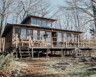 One of a kind! Basketball court, treehouse, hot tub! In Fine Homebuilding mag. - Sharbot Lake - Building