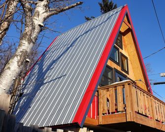 Mökki Birdhouse, Downtown with Harbor View - Grand Marais - Building
