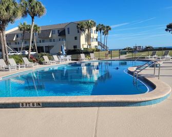 Ocean view 2 bedroom, 2 bath flat. - Marineland - Pool