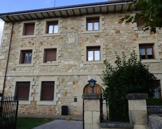 Chez Pitu - Cebolleros - Building