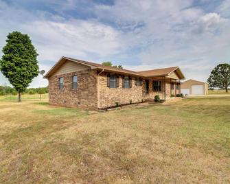 Charming Mountain Home Getaway with Gas Grill! - Mountain Home - Gebäude