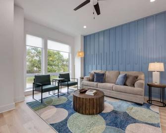 The Ryman 4 Bedroom Haven with Scenic Rooftop - Nashville