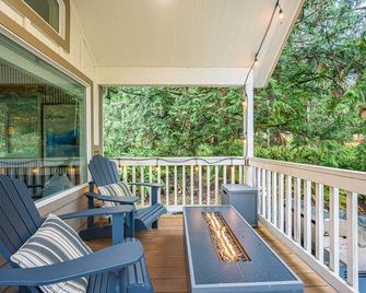 New Nestled Private Tiny Home Situated Near Onp - Port Angeles - Balcony