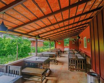 Clover Holiday Village Coorg Resort By Voye Homes - Somvārpet - Restaurant