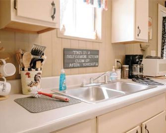 The Leakey Side - Whiskey Mountain Duplex - Great Location! - Leakey - Kitchen