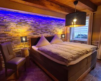 Comfort apartment for 2-8 people, 100 sqm, September 3rd, September Living room, 2 bathrooms - Annaberg-Buchholz - Bedroom
