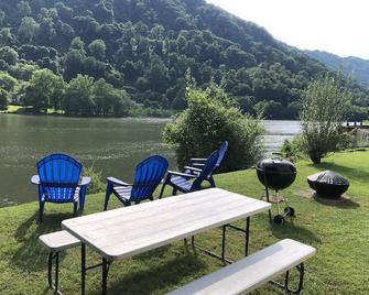 The Boomer: sky, river, and mtn your postage stamp for a week of relaxation! - Boomer - Patio