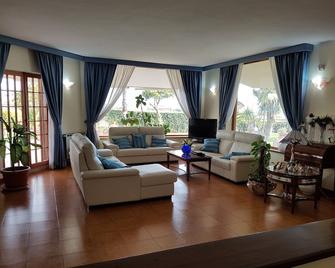 La stanza di villa Sara - Civitavecchia - Olohuone