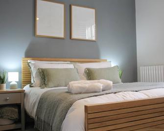 New, Luxury Apartment in Town Centre - Cheltenham - Bedroom