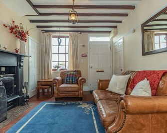 Chapel Cottage - York - Living room