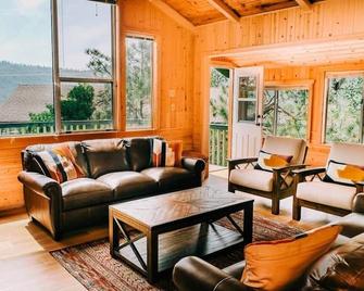 Lakeview Cabin with Boat Slip - Bass Lake - Living room