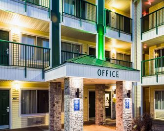 Hometowne Studios by Red Roof - Colorado Springs Airport - Colorado Springs - Edificio