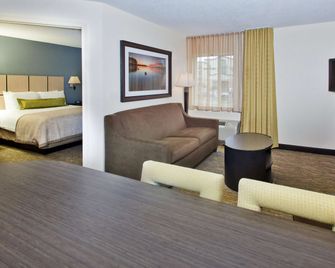 Sonesta Simply Suites Knoxville - Knoxville - Living room