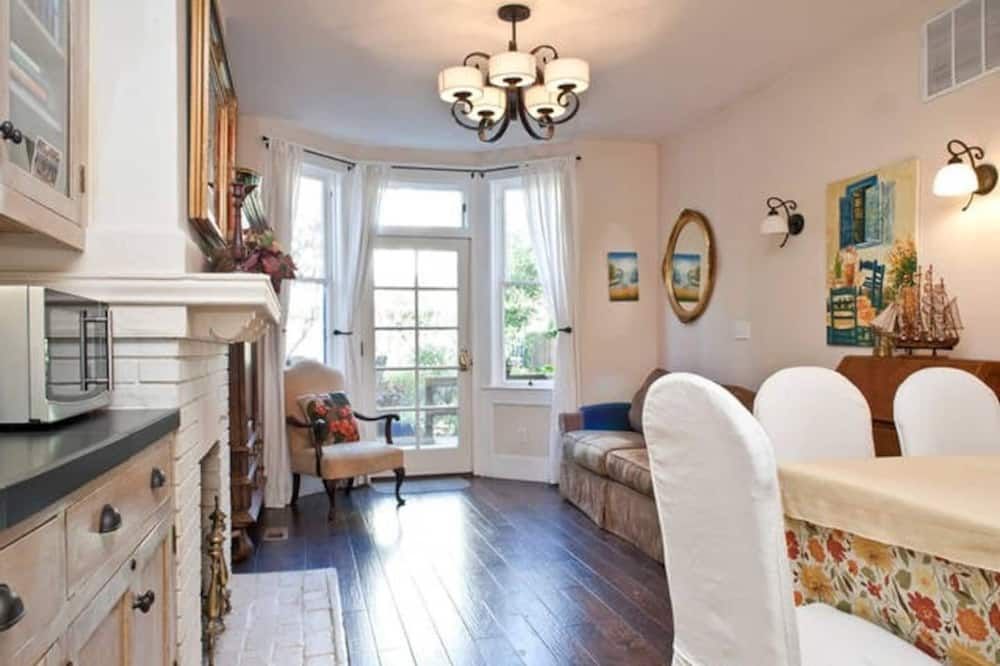 Central Castro 2br W/ Private Deck, Garden And Laundry- No Stairs! - سان فرانسسكو - غرفة معيشة