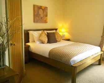 The Cross Keys Inn - Somerton - Bedroom